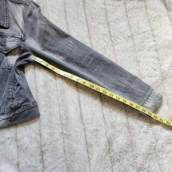 Women's Denim Jean Jacket Gray Distressed faded Cropped Collared LEVI STRAUSS - Picture 13 of 16